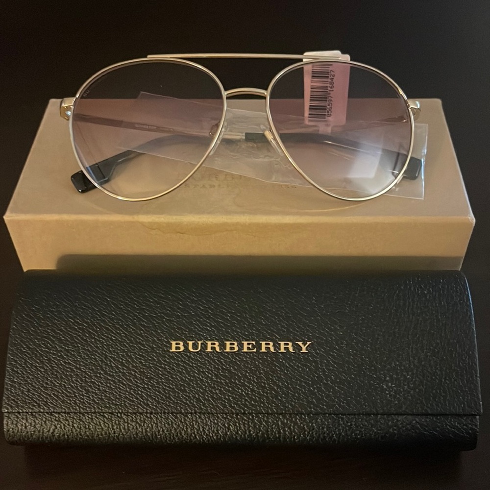 BRAND NEW WOMENS BURBERRY LIGHT GOLD SUNGLASSES  NEW IN BOX WITH TAGS